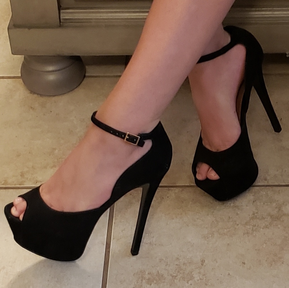 Steve Madden Suede Heels